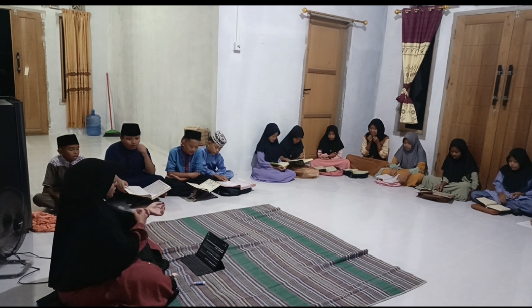 Gaung Kalam Ilahi di Malam Hari: Generasi Muda Bunguran Utara Asah Kemampuan Tartil